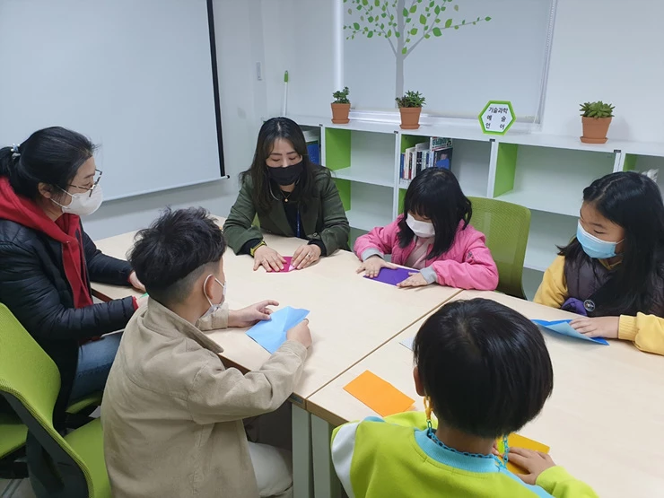 여수시 청솔글누리 독서 문화교실 ‘오감자극 종이랑 책이랑’