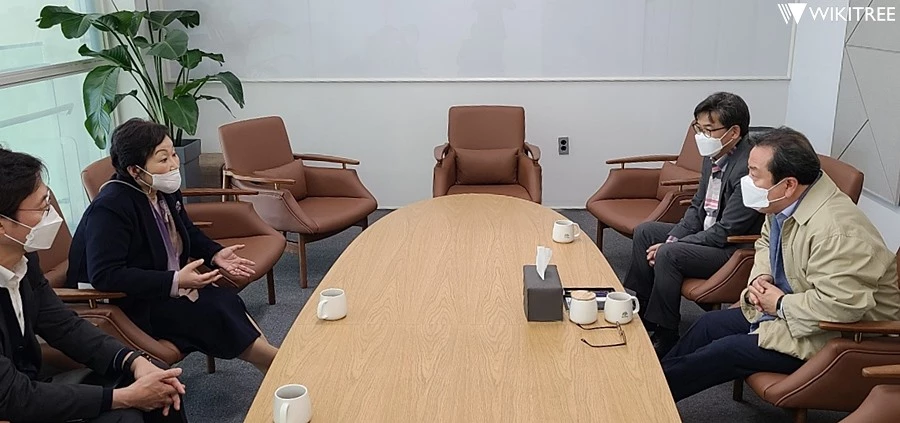 조광한 남양주시장(오른쪽)