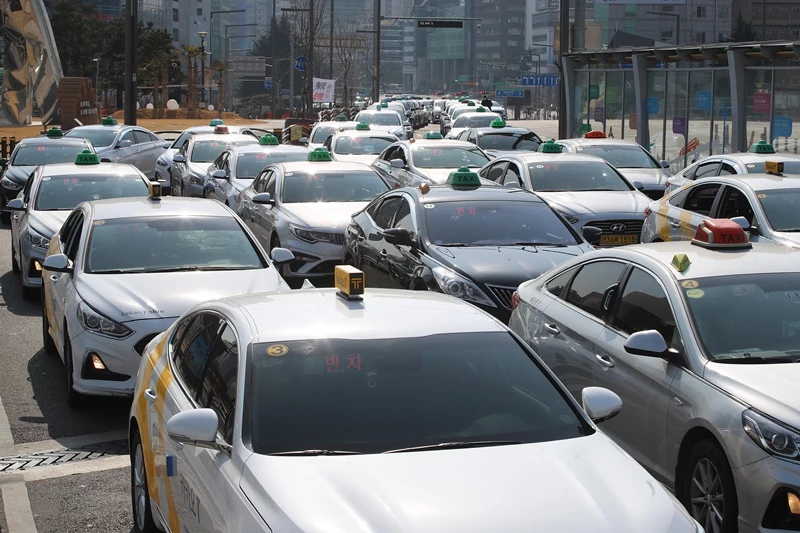택시들이 주차된 모습