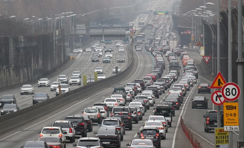 평일 고속도로의 모습