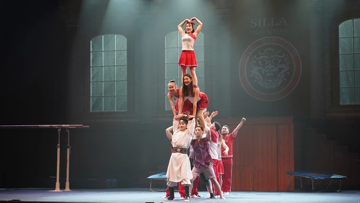 1일 경주엑스포대공원 문화센터 공연장에서 10주년 기념 상설공연의 첫 무대를 연 인피니티 플라잉의 공연 모습 /  (재)문화엑스포