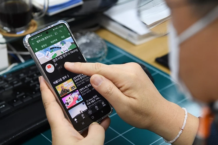 유튜브 구독과 삼행시 남기고 경품 받아가세요_ (영주시청 유튜브 구독 장면)