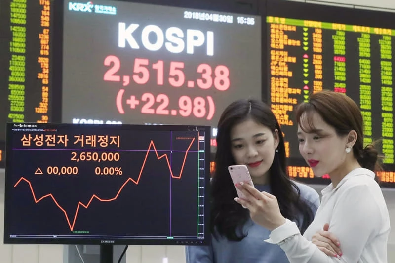 2018년 4월30일 서울 여의도 한국거래소 모니터에 삼성전자 주식 거래중지가 표시되고 있다. 삼성전자 주식은 액면분할을 앞두고 이날부터 5월3일까지 유가증권시장에서 거래가 정지됐다. / 뉴스1