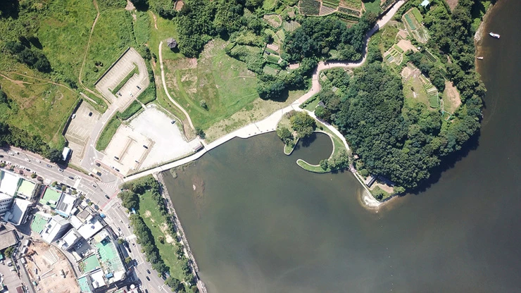 여수시(시장 권오봉)가 선소 유적지 13만 3,484㎡에 선소테마영상전시관을 포함한 테마길(탐방로) 등을 조성해 역사체험과 휴식이 가능한 도심 속 정원으로 탈바꿈한다.