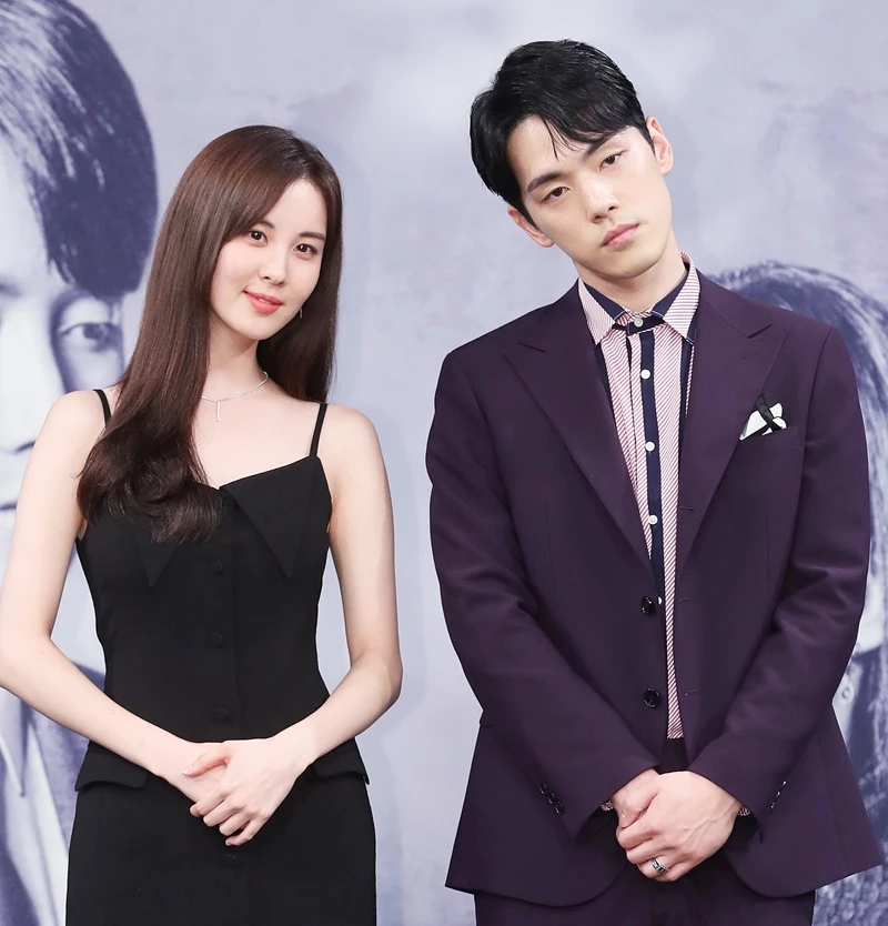 드라마 '시간'의 상대 배우였던 서현(왼쪽)