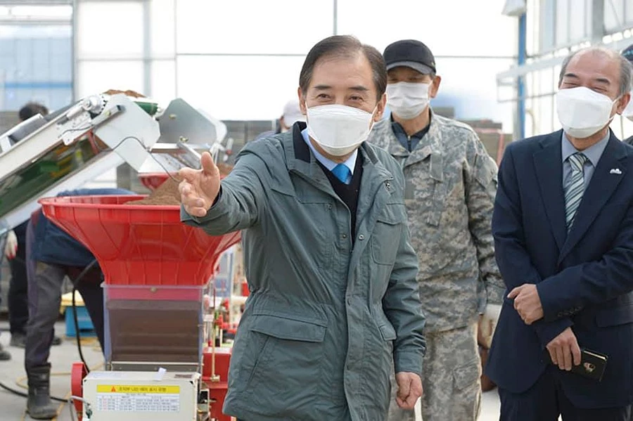 박윤국 포천시장(가운데) / 이하 박윤국 포천시장 페이스북