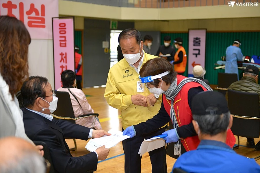 정동균 양평군수(가운데) / 이하 정동균 양평군수 페이스북