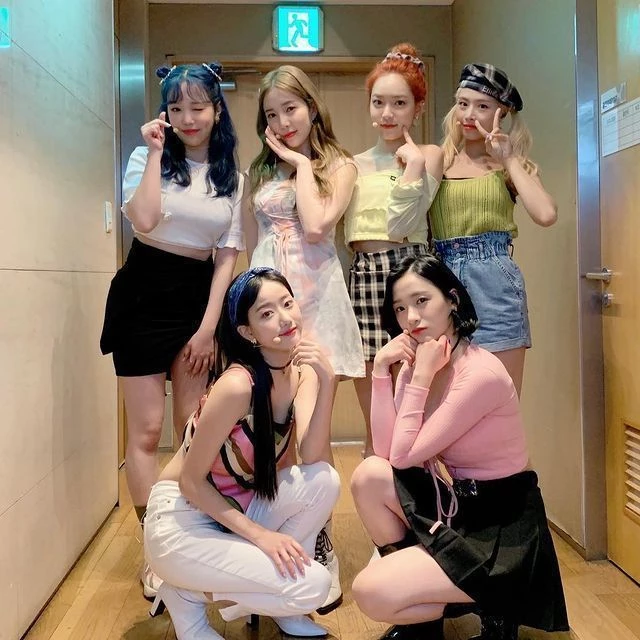 에이프릴 멤버들의 모습