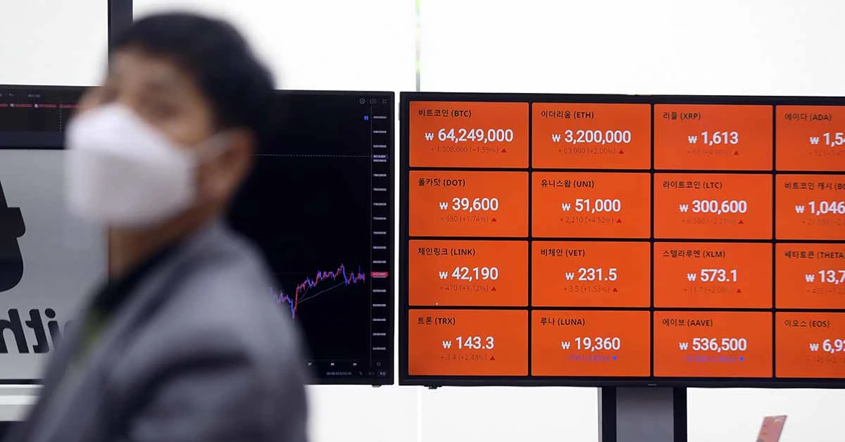 9일 오전 서울 강남구 암호화폐(가상화폐) 거래소 빗썸 강남고객센터에 비트코인을 비롯한 암호화폐 시황이 표시되고 있다. 빗썸에 따르면 29일 오전 8시 30분 기준 비트코인 1BTC(비트코인 단위)당 시세는 6천 397만 8,000원에 거래되고 있다. 이더리움은 319만 1,000원, 비트코인 캐시는 104만 9,000원, 라이트코인은 30만 1,800원에 거래되고 있다. / 뉴스1