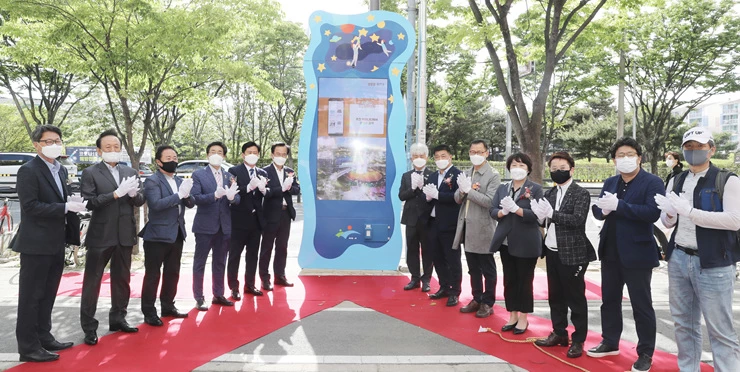 지난달 30일 첨단LC타워에서 열린 디지털 사이니지 제막식