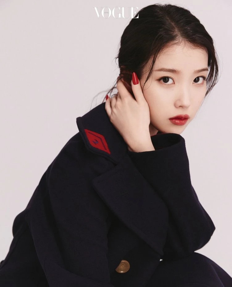 “립 정보 좀 주세용...” 본인 화보에 댓글 단 아이유, 반응 쏟아졌다 (사진 6장)