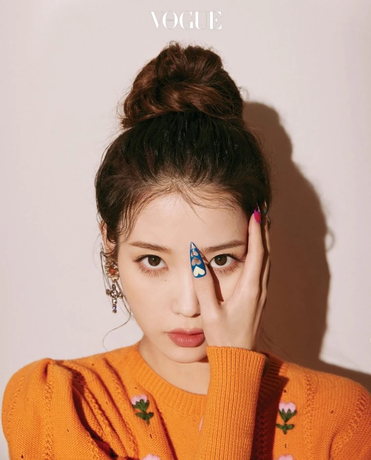 “립 정보 좀 주세용...” 본인 화보에 댓글 단 아이유, 반응 쏟아졌다 (사진 6장)