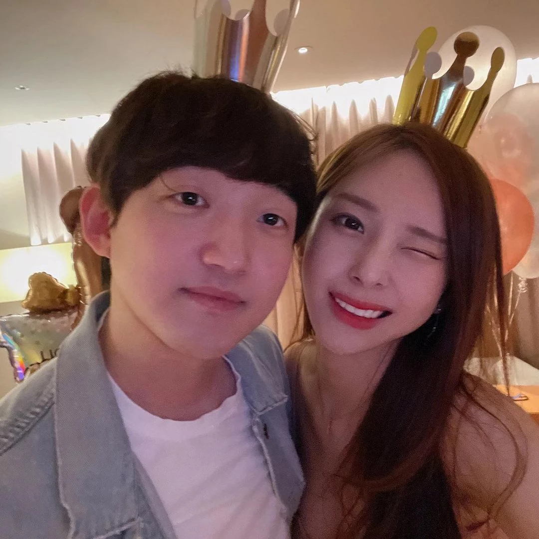 공개 열애 중인 전선욱 작가와 야옹이 작가