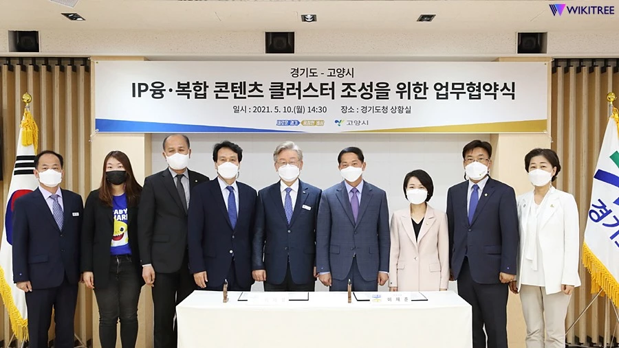 이재준 고양시장(오른쪽 네번째)과 이재명 경기도지사(가운데) / 이하 고양시청