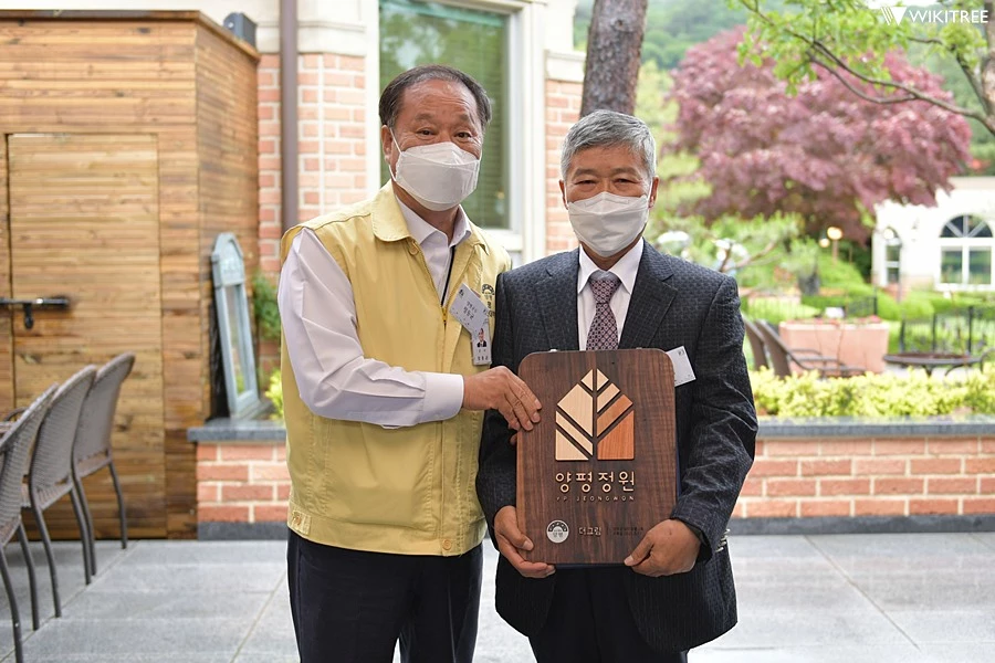 정동균 양평군수(왼쪽) / 이하 양평군청