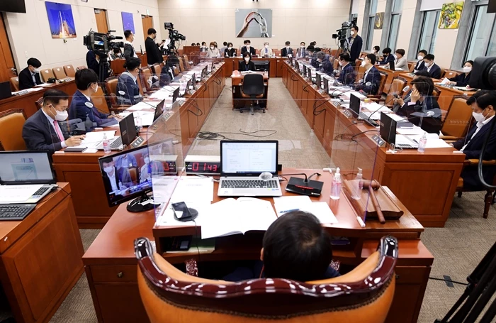 이하 27일 오전 서울 여의도 국회에서 열린 과학기술정보방송통신위원회 포털 알고리즘 관련 공청회 / 이하 연합뉴스