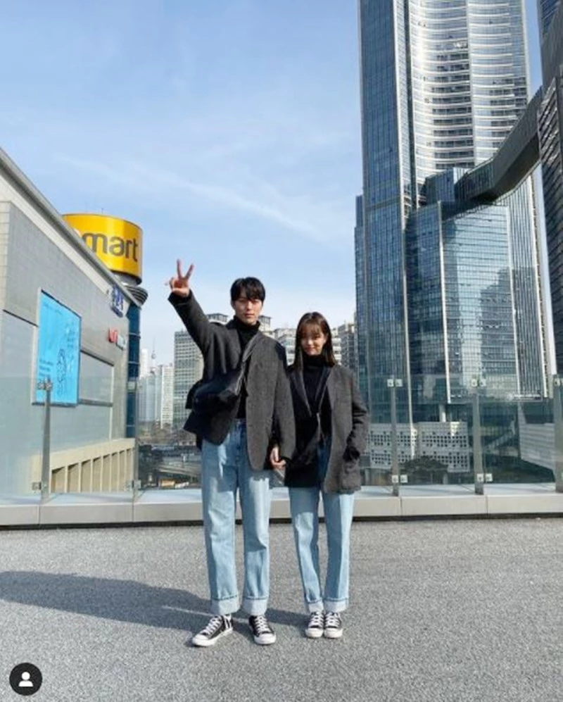 커플룩을 입은 장기용과 혜리