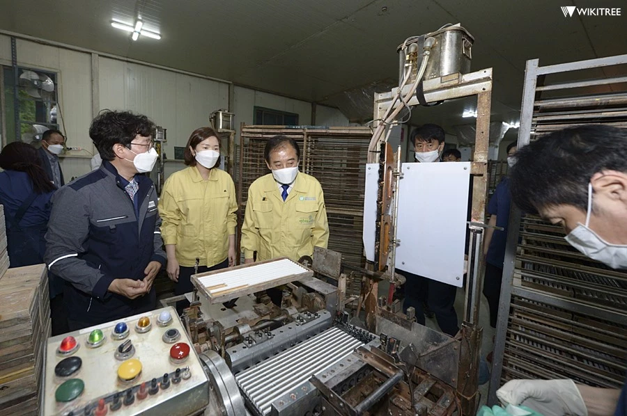 박윤국 포천시장(가운데)