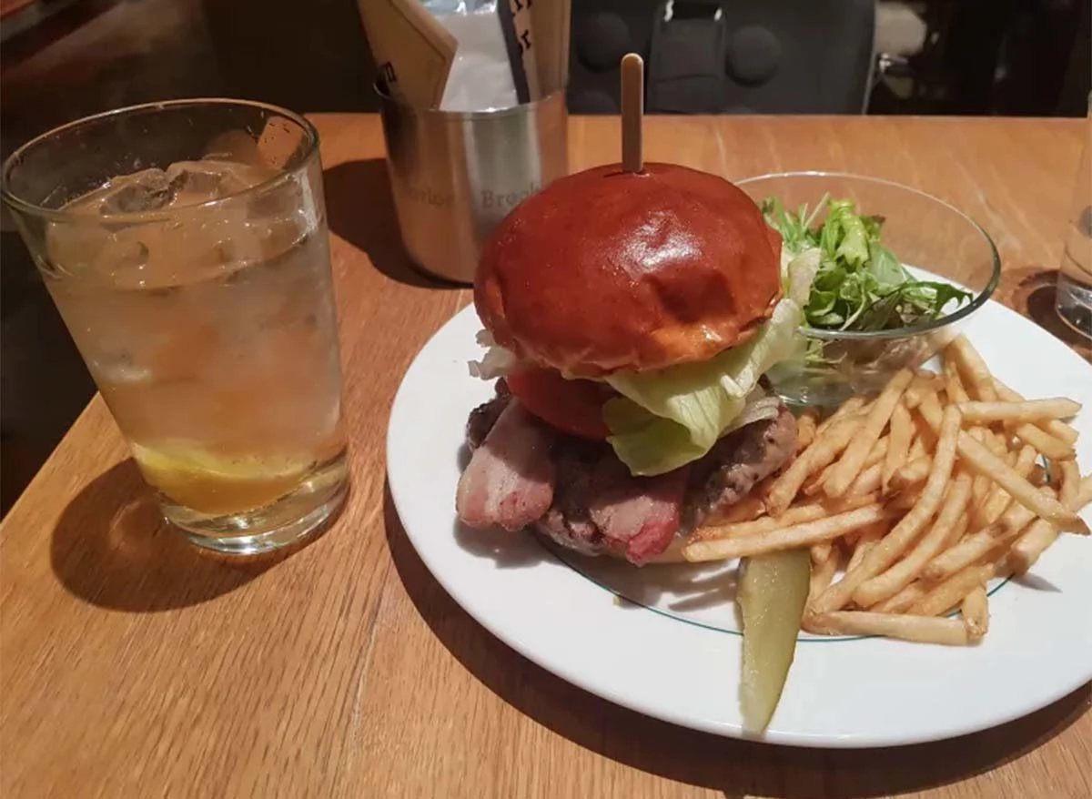 글쓴이가 지난해 일본에서 먹은 음식. 이 음식을 먹고 신용카드를 내밀자 식당 관계자들이 곤란한 표정을 지었다고 글쓴이는 말했다. / 사진=오늘의유머