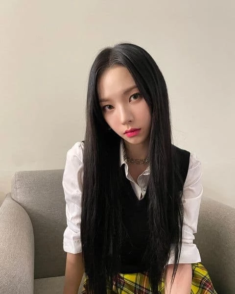 카리나가 걸그룹 개인 브랜드평판 1위에 올랐다. / 에스파 공식 인스타그램