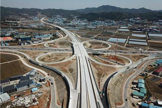 경기 화성 봉담~송산 고속도로 팔탄분기점 / 국토교통부