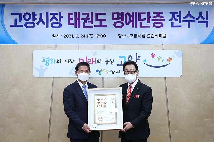 이재준 고양시장(왼쪽) / 이하 고양시청