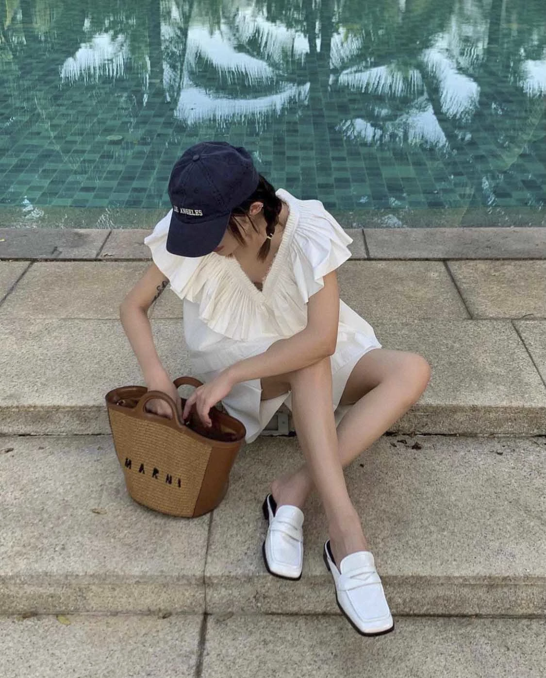 '올해는 뭐신지?...' 해외 인플루언서도 사로잡은 레이첼콕스 여름 샌들
