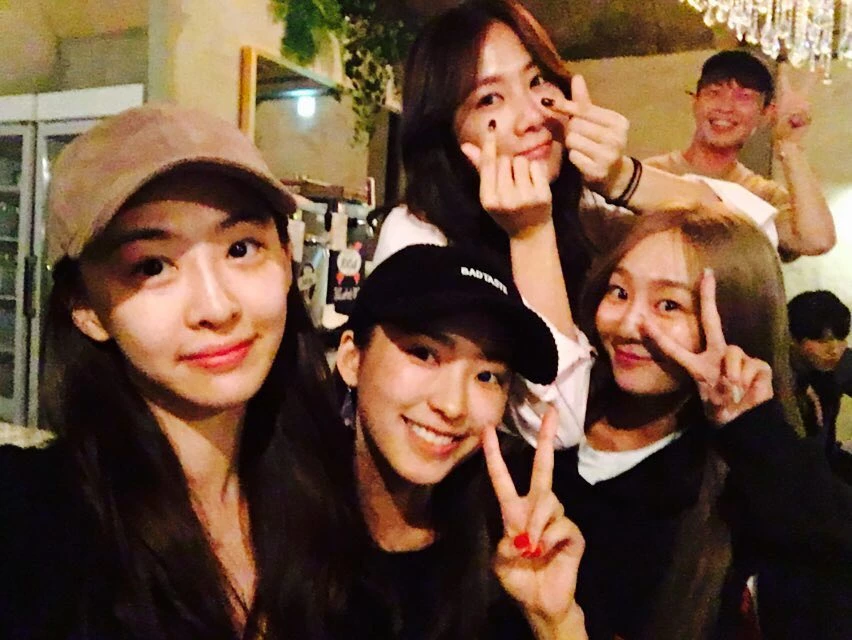 (왼쪽부터) 다솜-보라-소유-효린 / 이하 김다솜 인스타그램