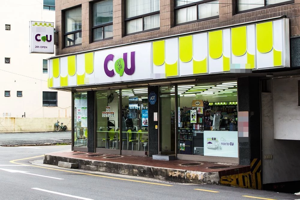 CU 편의점 / 이하 셔터스톡