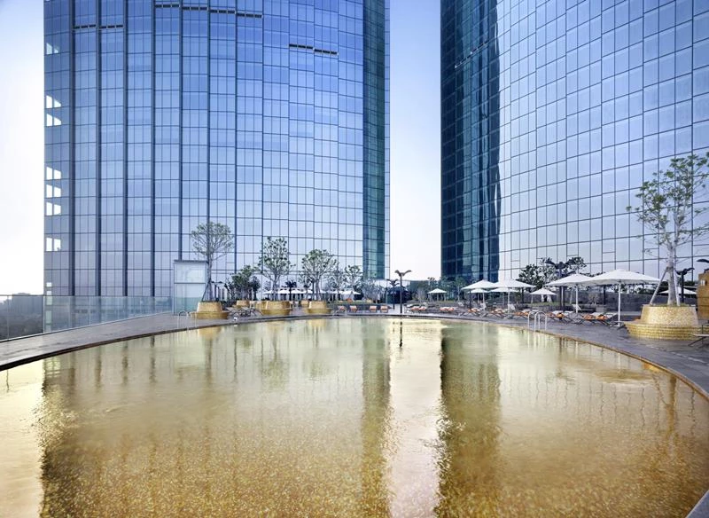 제주 드림타워 복합리조트 야외 풀데크