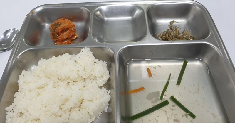 수방사 52사단 급식이라고 제보된 사진