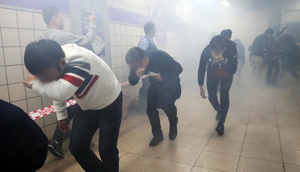 지하철역 화재 대피 훈련 장면. 자료 사진