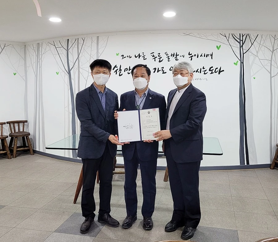 정동균 양평군수(가운데) / 양평군청