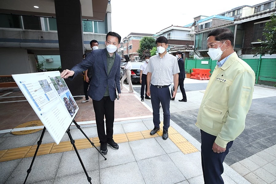 이재준 고양시장(오른쪽)
