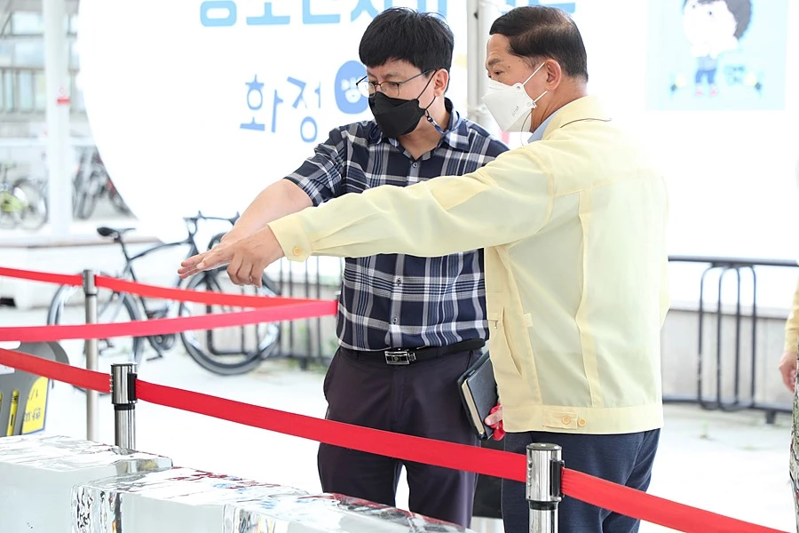 이재준 고양시장(오른쪽)