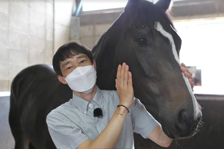 구민성 조교사와 파티인디 / 사진제공= 부산경남지역본부