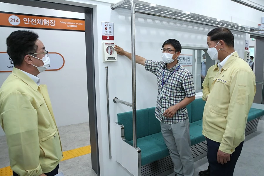 이재준 고양시장(오른쪽)