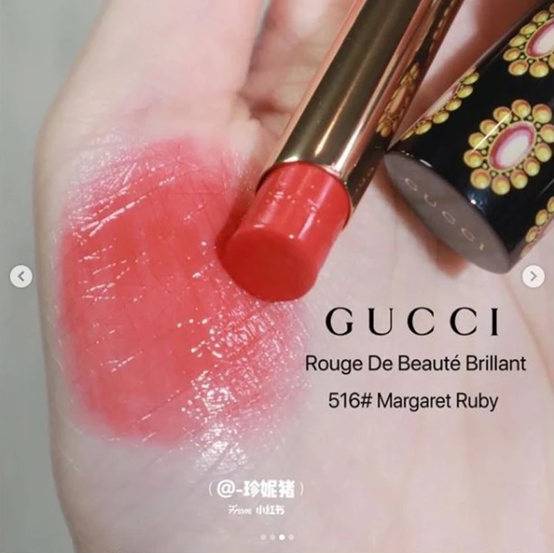 손바닥에 발라도 촉촉하면서 은은하게 빛날 정도로 극강의 물먹립이다. / 인스타그램 계정 'sarucosmetics'