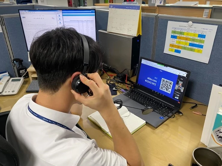 부산항만공사는 29일 메타버스 분야 전문가인 강원대학교 김상균 교수를 모시고 전 임직원 대상 실시간 온택트 방식으로 특강을 실시했다. / 사진제공=이하 부산항만공사