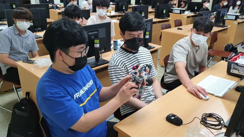 2021 대학연합 임베디드 창의로봇 교육 전경. / 사진제공=경남대