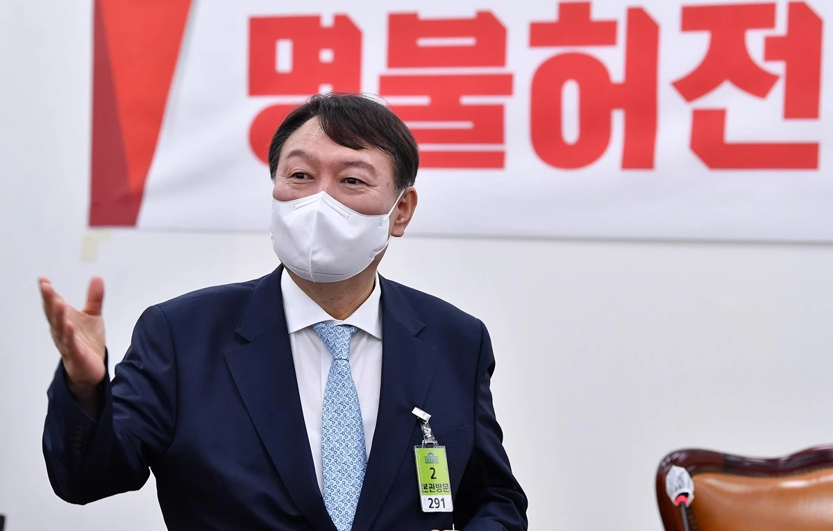 윤석열 국민의힘 대선 예비후보가 2일 오전 서울 여의도 국회에서 열린 국민의힘 초선모임 '명불허전 보수다 시즌5' 초청 강연에서 발언하고 있다. /뉴스1