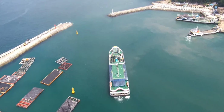 KOMSA드론으로 바라본 청산도항과 여객선