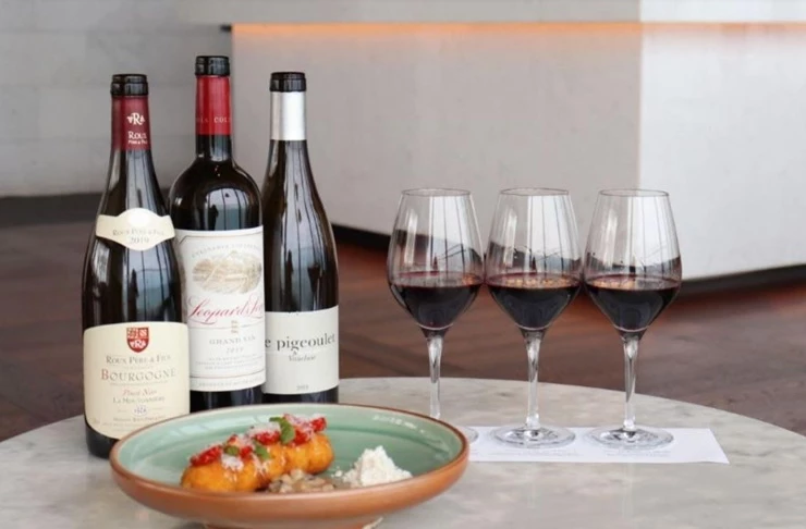 멕퀸즈 바 와인 플라이