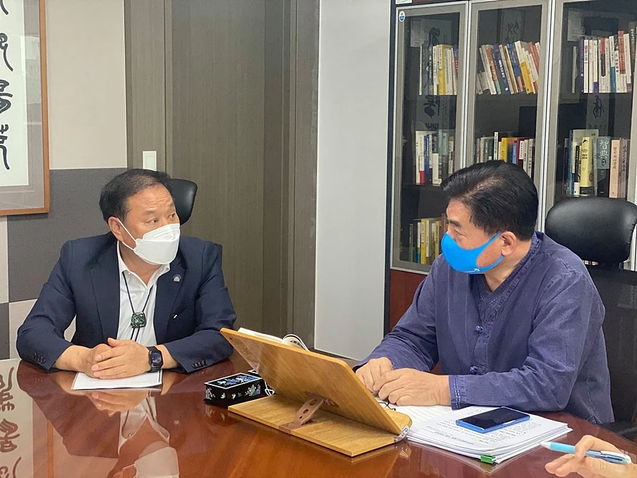 정동균 양평군수(왼쪽) / 이하 정동균 양평군수 페이스북