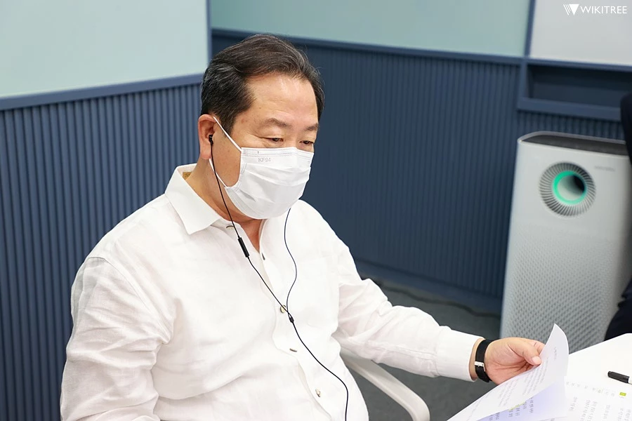 'OX 퀴즈 이벤트'에서 직접 문제를 내고 있는 조광한 남양주시장