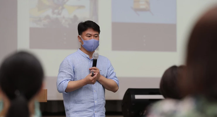 지난 7월29일 광주과학기술원 김준하 교수가 광산구청 7층 윤상원홀에서 ‘현실과 가장의 연결: 메타버스’를 주제로 특별강연을 하고 있다.