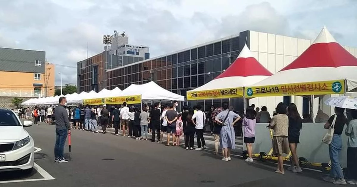 포항시 북구 임시선별진료소 검사 행렬