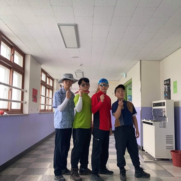 유튜버 한사랑 산악회를 패러디한 의정부고 학생들 / 이하 의정부고등학교 학생자치회 페이스북