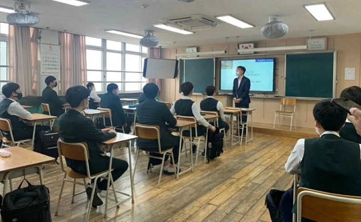 와이즈유 영산대의 2021 고교 서머스쿨 비대면 강좌가 성공적으로 마무리됐다. 사진은 과거 대면강좌 모습  / 사진제공=영산대