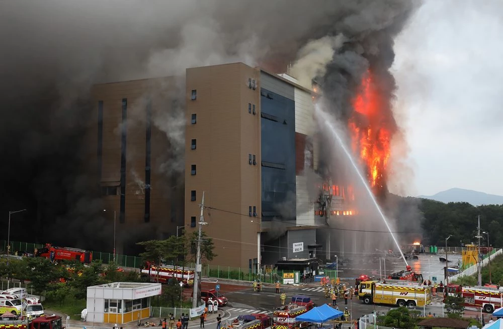 쿠팡 물류 센터 화재 현장 / 뉴스1